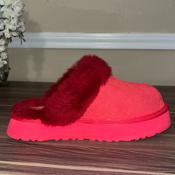 UGG Disquette Red Fluffy Slippers - Picture 6 of 16